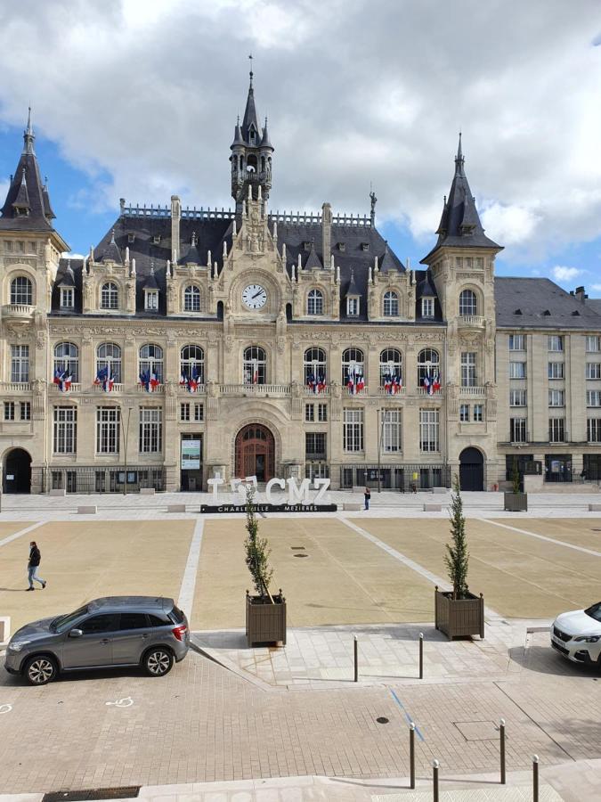 Studio De L'Hotel De Ville Charleville-Mézières Екстериор снимка